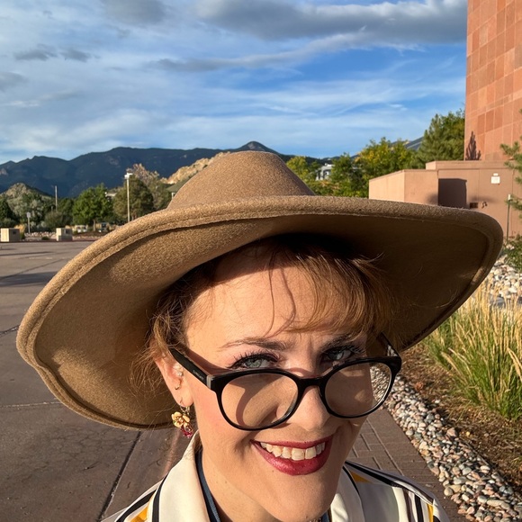 Champagne Taste On Beer In A Can Budget - Picture 5 of 7